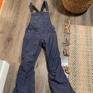 XS Roxy ski bibs. Purple